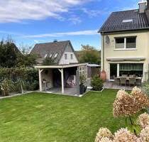 Familienidylle am Waldrand - modern saniertes Eck-Wohnhaus in bester Lage von Brilon