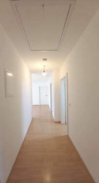 Blick ins Bad - 3 Zimmer Etagenwohnung zur Miete in Saarbrücken