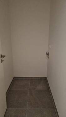 Abstellraum mit Waschmaschinenanschluss - 