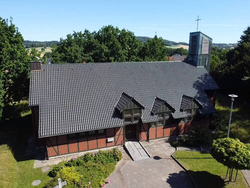 Drohnenaufnahme - Unikat mit Perspektive - Kirchgebäude auf großem Areal mit Entwickungspotential in Exter!
