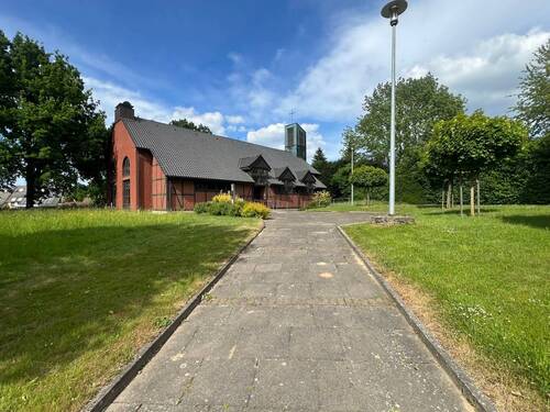 Beleuchteter Gehweg - 