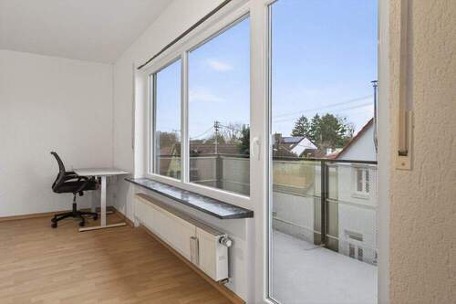Zimmer mit eigenem Balkon - Etagenwohnung in Karlsruhe