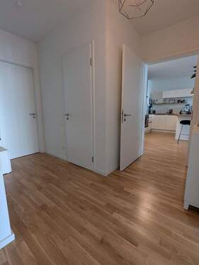 Flur mit Blick in die Küche - 