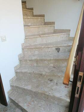 Treppe zur Wohnung - 2 Zimmer Etagenwohnung in Oldenburg