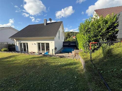 Einblicke - Modernes Einfamilienhaus in energieeffizienter Bauweise Garten und Außenpool