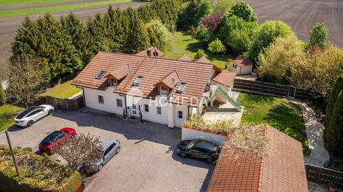 Außenansicht Drohne 3 - Moderne DHH mit exklusiver Ausstattung, großzügigem Grundstück und nachhaltiger Energieversorgung
