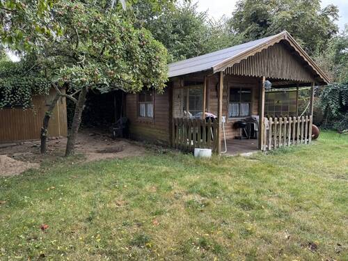 Garten mit Gartenhaus - 