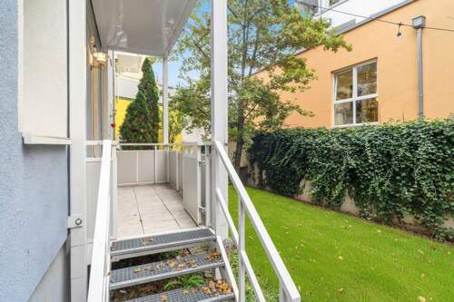 Balkon mit Abgang zum Garten .png - 3 Zimmer Etagenwohnung in Würzburg