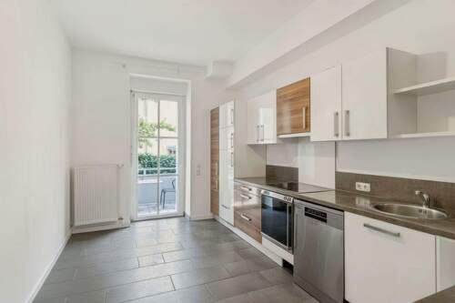 Große Küche mit Balkon.png - 
