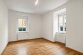 Helles Schlaf- oder Wohnzimmer.png - 