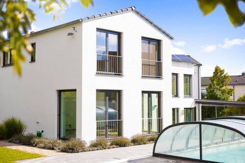 Haus im Detail mit Pool - 