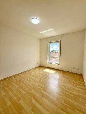 Kinderzimmer / Home-Office - 