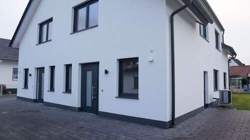 Bild 1 - Provisionsfrei: Moderne DHH (2021) mit EBK, Garten & Wärmepumpe - bezugsfrei, 425.000 € VB