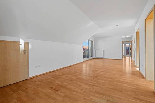 Wohnbereich mit Tür zu Abstellraum 2 (Archivfoto) - 