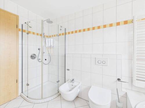 Dusche, Bidet, WC - 