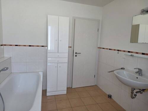 Bild 4 - Mehrfamilienhaus, Wohnhaus mit 125,00 m&sup2; in Troisdorf zum Kaufen