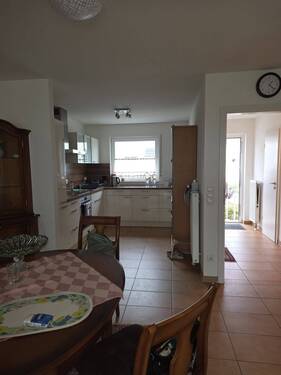 Wohnzimmer mit offener Küche - 