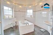 Bad mit Wanne - 