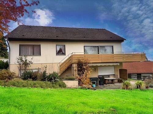 Außenansicht Westseite - Einfamilienhaus mit großzügigem Garten in ruhiger Lage von Aulendorf