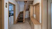 Flur und Treppe - 