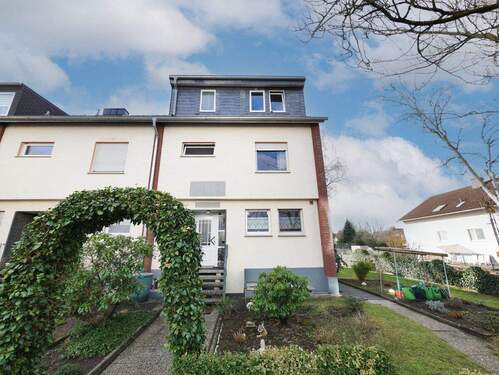 Vorderansicht - Familientraum in Paderborn: Reihenendhaus mit Garten, Terrasse & vielseitiger Raumaufteilung