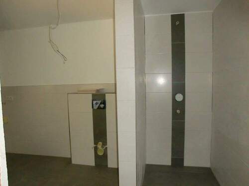 Beispiel Badezimmer mit Dusche und WC ohne Wanne - Etagenwohnung mit 95,60 m&sup2; in Bad Bocklet zur Miete