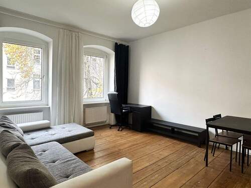 Wohnzimmer - Stephankiez: Bezugsfreie Zwei-Zimmer-Wohnung mit etwa 45m²