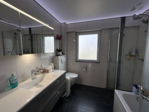 H 548 OG Badezimmer Ansicht 1.jpg - 