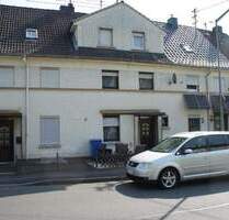 ** ACHTUNG JUNGE FAMILIEN RENOVIERTES - GEMÜTLICHES REIHENMITTELHAUS MIT VIEL PLATZ-IN KATZWINKEL MIT SCHÖNEM GARTENGRUNDSTÜCK**