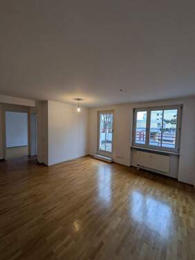 Wohnzimmer - 2 Zimmer Etagenwohnung in München