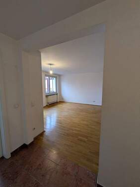 Wohnzimmer - Etagenwohnung mit 50,70 m&sup2; in München zum Kaufen