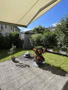 Gartenhaus u. Brunnen - 