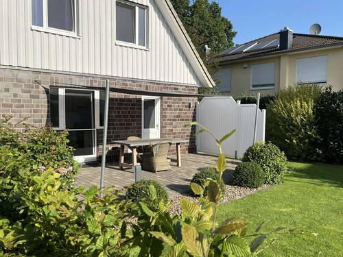 Terrasse mit Sonnensegel - 4 Zimmer Einfamilienhaus in Weyhe