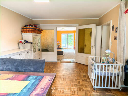 Wohn- und Essbereich mit doppelflügiger Holztür - Einfamilienhaus mit 161,00 m² in Garding zum Kaufen