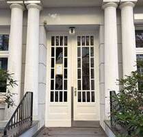 Ruhige Lage, Aufzug, Stuck, 2 Balkone sucht - Hamburg Winterhude