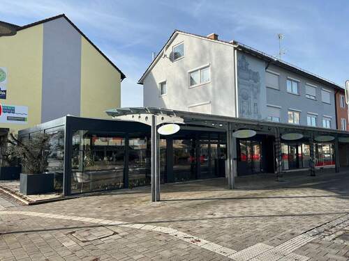 Hausansicht - Zentrallage am Rathausplatz - 595,00&nbsp;EUR Kaltmiete, ca.&nbsp; 58,00&nbsp;m&sup2;&nbsp;Wohnfl&auml;che
