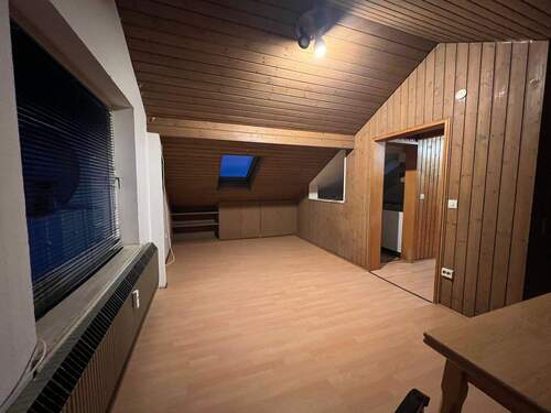 Wohnzimmer - 2 Zimmer Etagenwohnung zur Miete in Traunreut