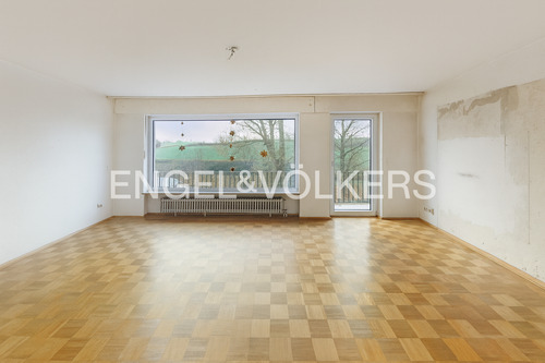 Großzügiges Wohnzimmer mit Zugang zum Balkon - Reihenendhaus mit 161,00 m&sup2; in Mettmann zum Kaufen