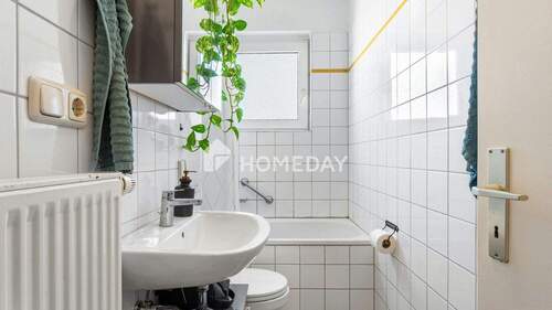 Badezimmer 2 - Etagenwohnung mit 40,00 m&sup2; in Köln zum Kaufen