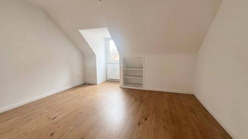 IMG_6743.jpg - Nähe Plärrer ! Gemütliche 4-Zi-DG-Whg. 84 m², Einbauküche, 3.OG ohne Aufzug