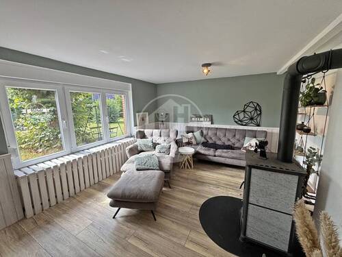 Wohnzimmer - 5 Zimmer Einfamilienhaus zum Kaufen in Aurich