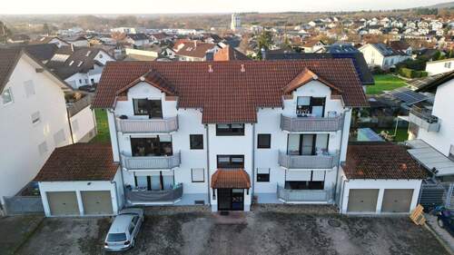 Front Ansicht Haus - 3 Zimmer Etagenwohnung zum Kaufen in Östringen