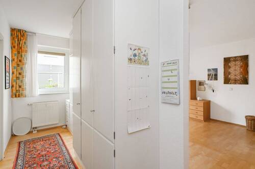 Schlafzimmer mit Ankleide / Arbeitsecke - 