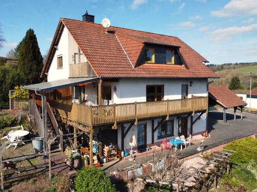 Seitenansicht - 8 Zimmer Mehrfamilienhaus, Wohnhaus in Brücken