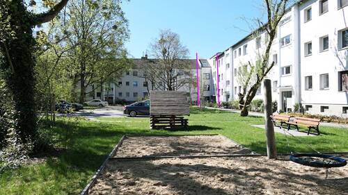 Fläche vor dem Haus - 2 Zimmer Etagenwohnung in Berlin