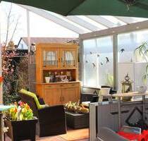 Rüthen-OT, TOP Agebot!! EG- Eigentumswonung im 2- Familienhaus mit Garage, Carport, Garten mit Wintergarten und Gartenhaus