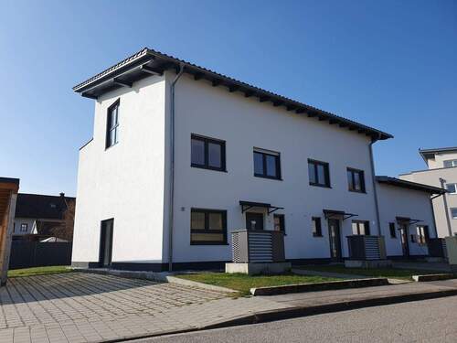 Aussenansicht Nord-Ost - Mehrfamilienhaus, Wohnhaus mit 150,00 m² in Waldkraiburg zum Kaufen