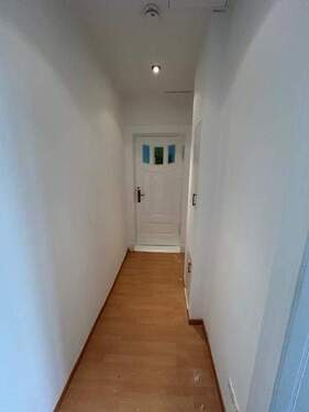 Flur - Bezugsfreie und helle 2-Zimmer Altbauwohnung nahe Havel mit Aufzug