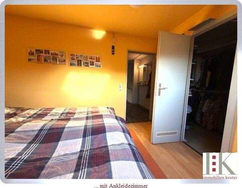 ... mit Ankleidezimmer - 