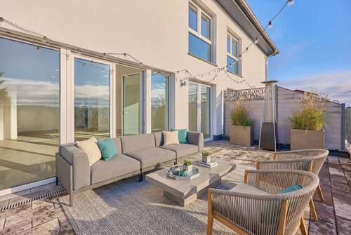 [KI-optimiertes Foto] Terrasse vorne - 